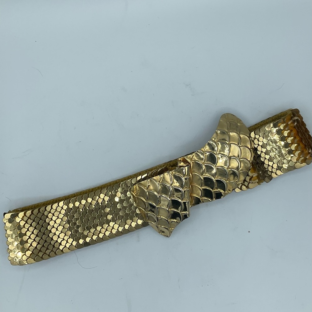 “VINTAGE MCM FISH SCALE GOLD BELT”.